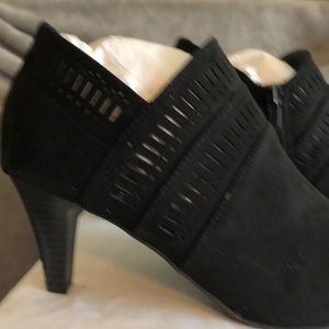 🆕 NWTKaren Scott new black suede booties, 7.5 M.